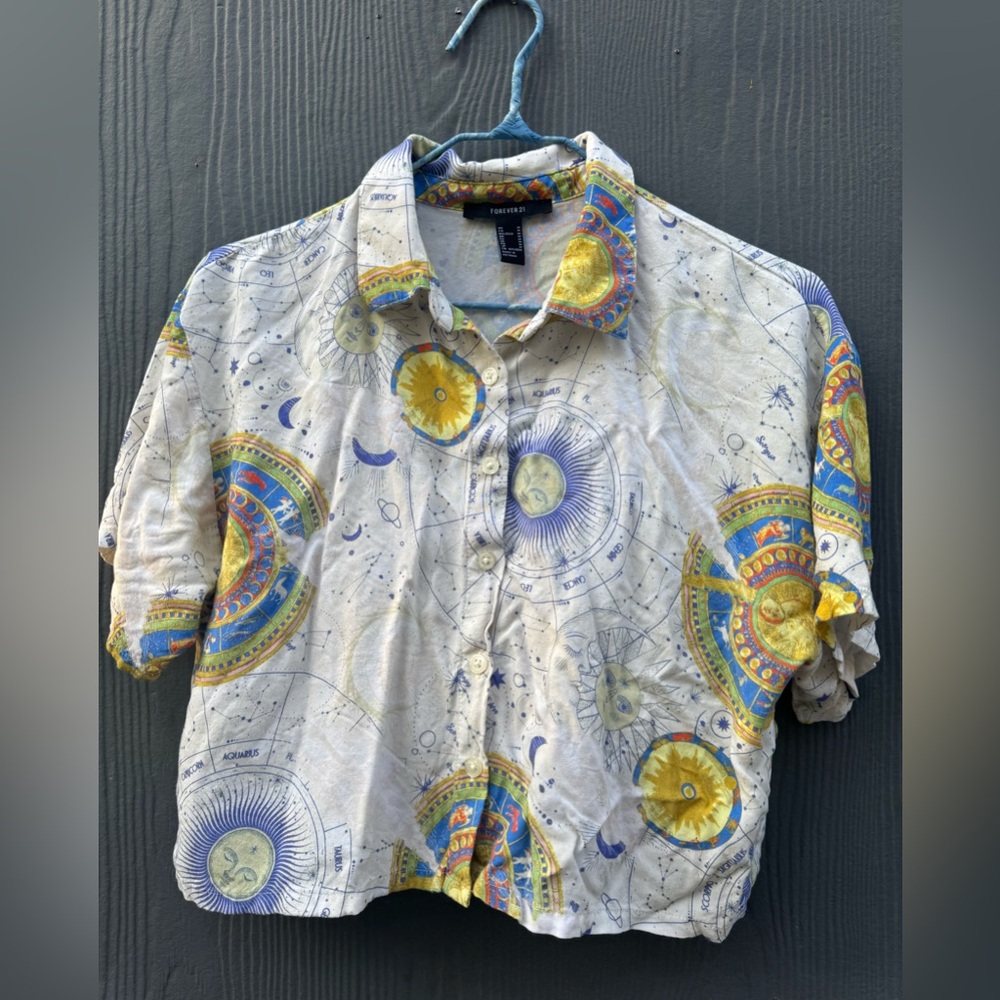Forever 21 Zodiac Crop Button Up Short Sleeve Shirt Size MD